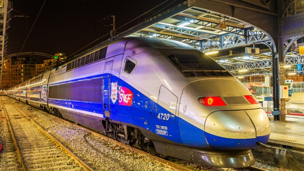 SNCF フランス国鉄　夜の駅