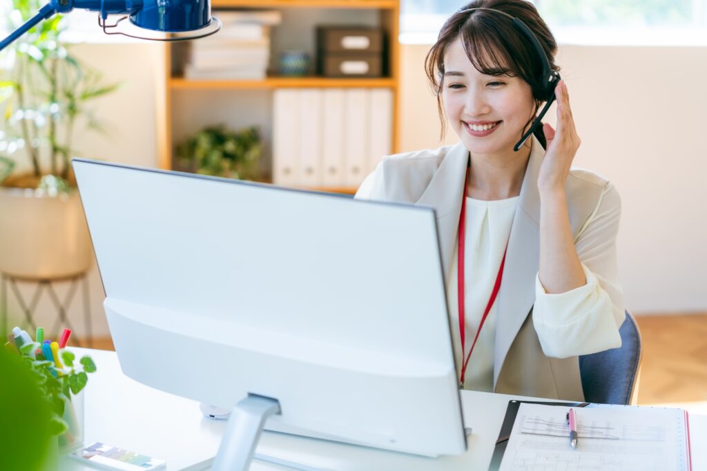 笑顔のオペレーター女性