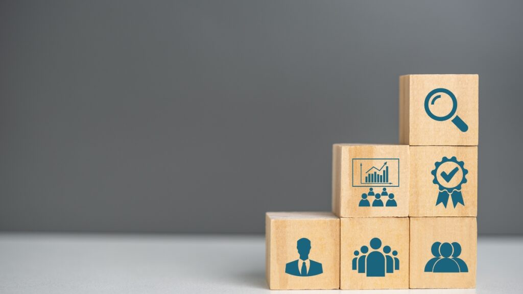 HRM ウッドキューブアイコン ヒューマンリソースマネジメント ビジネス戦略 仕事とスキル 従業員.