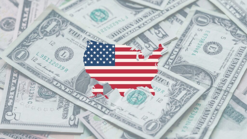 ドル紙幣の背景にアメリカ合衆国の地図