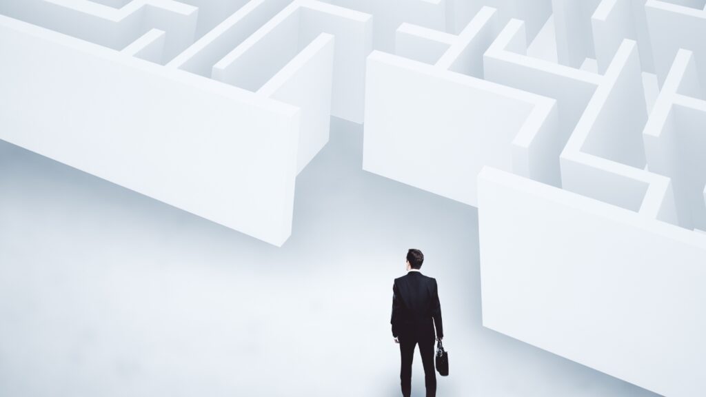 迷路を目前にするビジネスパーソン