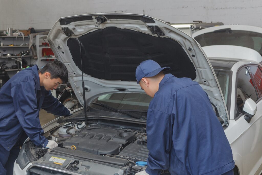 外国人の車整備士