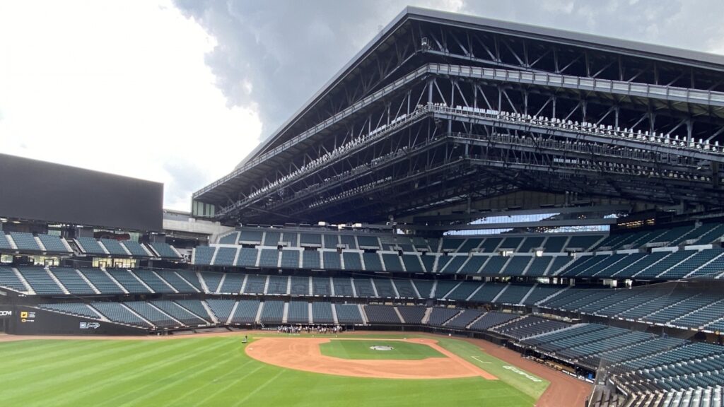 エスコンフィールド　内側