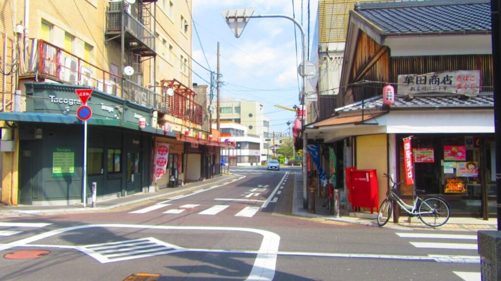 佐賀県のある町の商店街