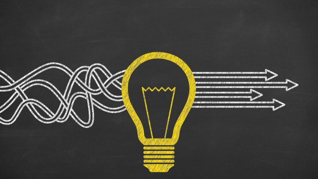 黒板上の革新的なアイデア解決コンセプト