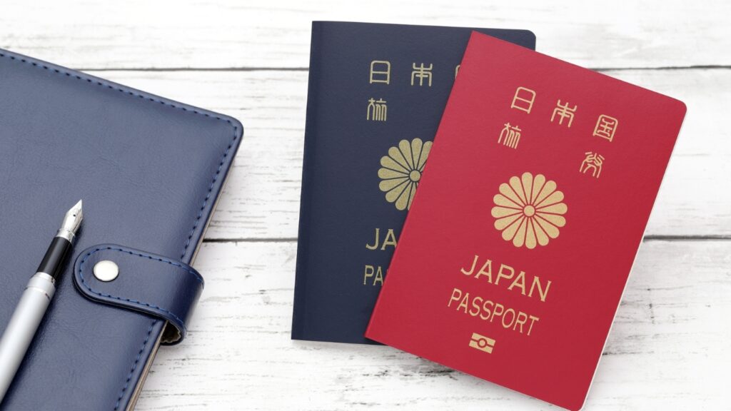日本のパスポート（赤、青）