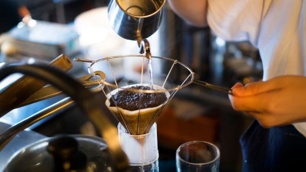 コーヒーを淹れる