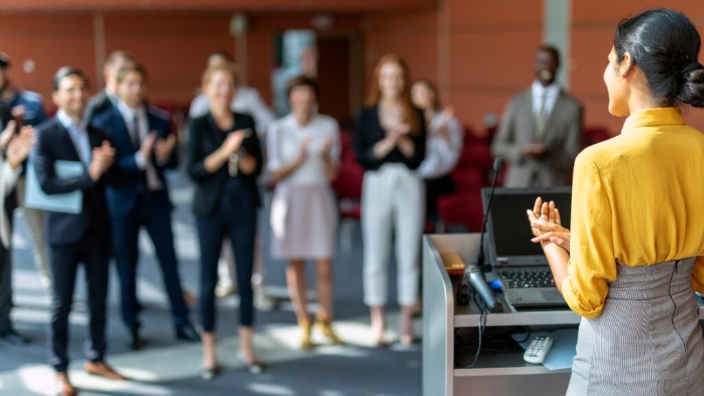 プレゼンしている様子